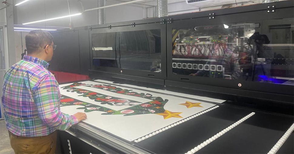 Calcomanías Tradicionales boosts productivity and quality with the Jeti Tauro printer.