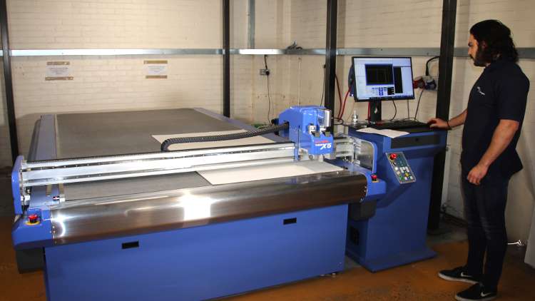 DYSS has a high-speed cutting tool and creasing tool that deliver a complete solution for corrugated sheet companies. 