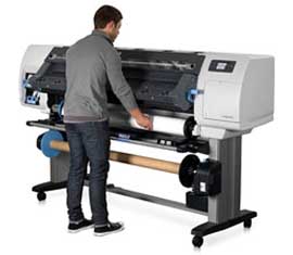 HP Designjet L25500 latex printer with operator