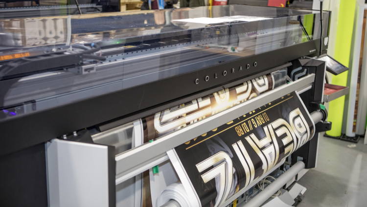 Comdatek is the first company in Germany to use the innovative Océ Colorado 1640 roll-to-roll printing system with its unique Canon UVgel technology to produce posters and backlit signage.