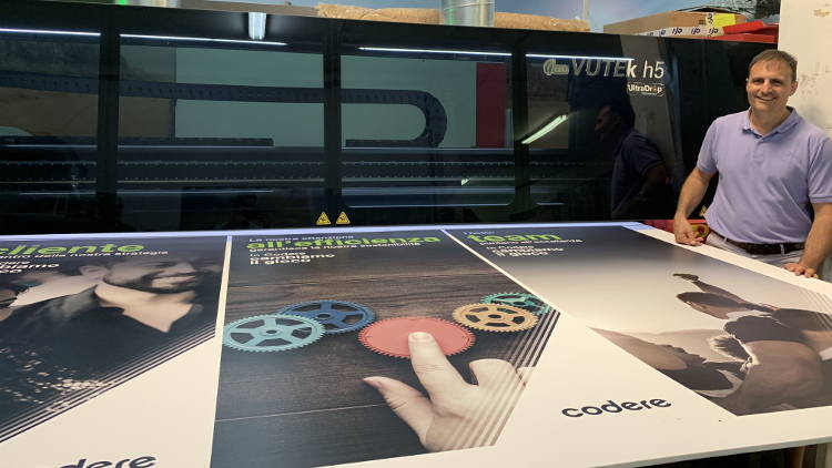 Open Print drives productivity in retail display graphics with EFI VUTEk h5 hybrid printer.