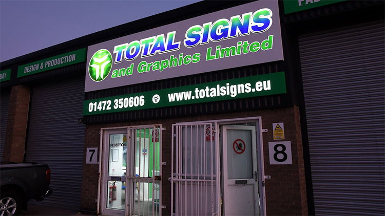 total signs and graphics 002