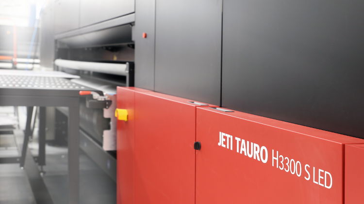 Agfa has added a new model to its Jeti Tauro large-format inkjet printer family. The Jeti Tauro H3300 S LED offers an attractive growth path for sign & display printing companies.