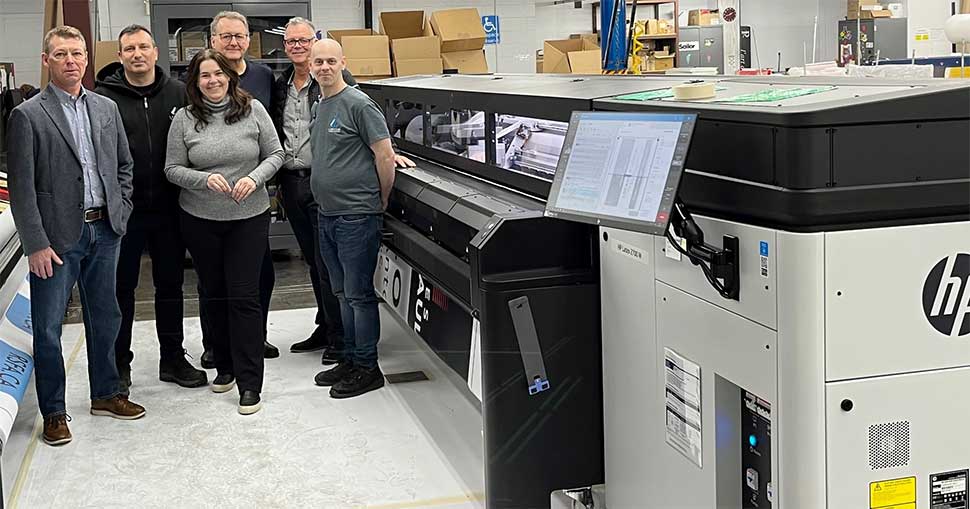 Lamcom Technologies installs first HP Latex 2700W in Canada.