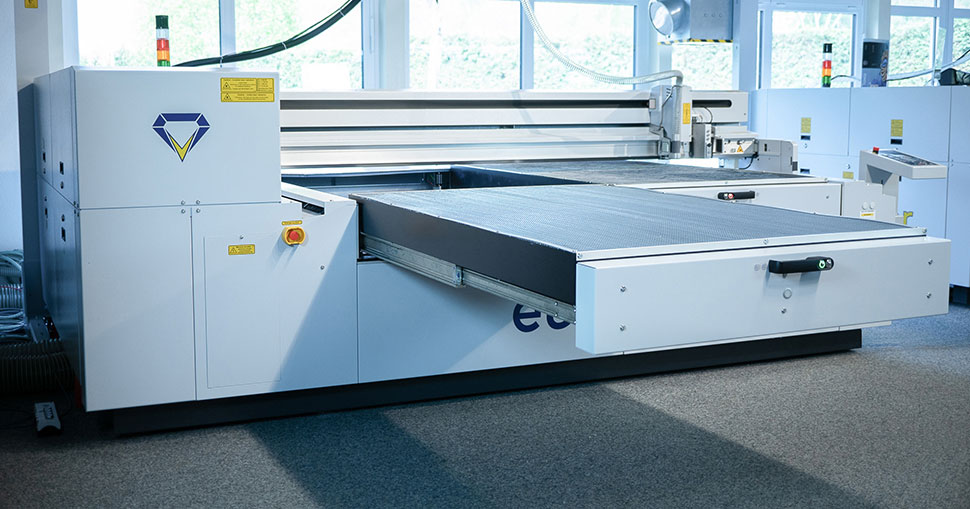 eurolaser launches Twin Table System with permanent vacuum.