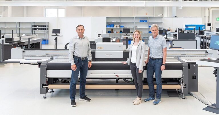 swissQprint sells 2000th machine.