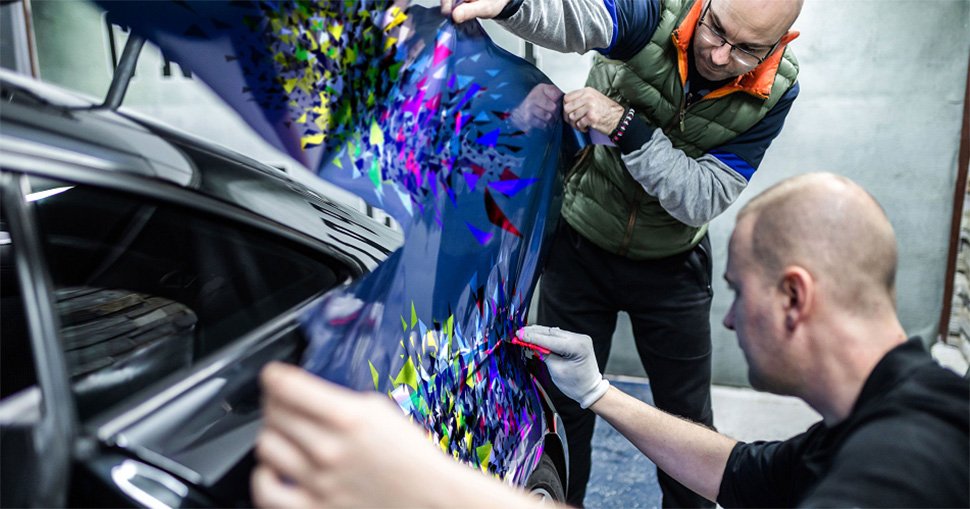 Racing ahead in vehicle wrapping with HP Latex technology.